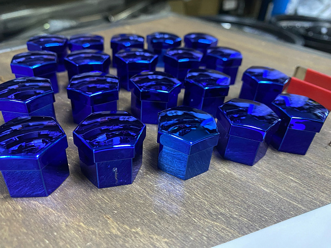 картинка Декоративные колпачки для колесных гаек и болтов под 19й ключ, темно-синие магазин  StreetTuning 