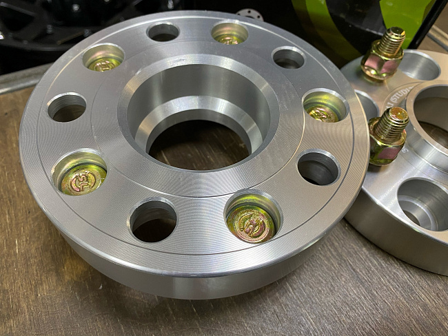 картинка Проставка Starleks 30 мм 5x114.3 12x1.5 цо 70.5 Silver магазин  StreetTuning 