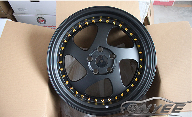 картинка Новые диски Rotiform TMB Flat R18 5х114,3 ET30 J8,5 черный мат + золотистые болтики магазин  StreetTuning 