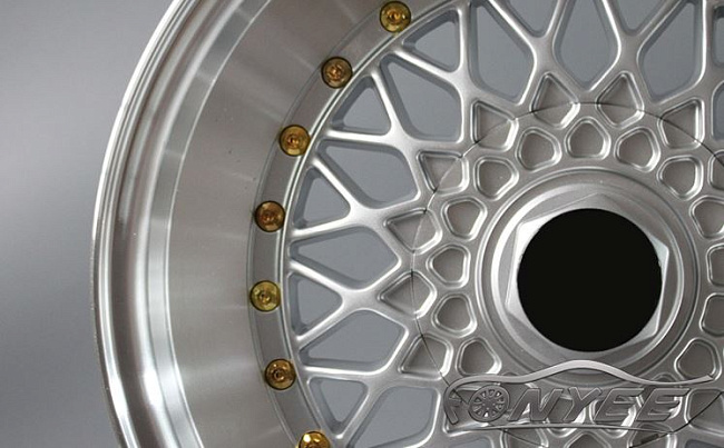 картинка Новые диски BBS RS R17 5X114,3/5X100 ET20 J8 серебро глянец + золотые болтики + полированная полка магазин  StreetTuning 