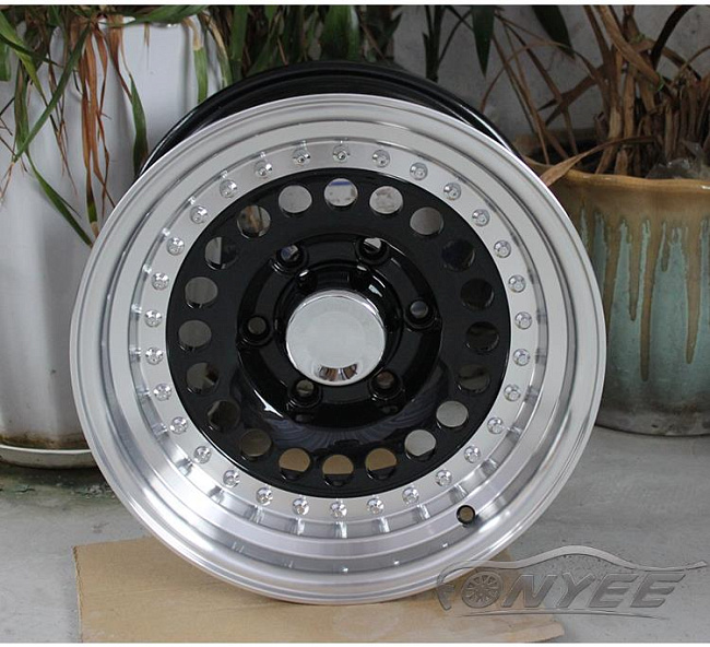 картинка Новые диски Raguna D-Force AKRO R15 6X139,7 ET-44 J10 серебро + черный глянец магазин  StreetTuning 