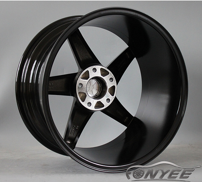 картинка Новые диски Versus VS83 R18 5х120 ET25 J8,5 серебро + черный глянец магазин  StreetTuning 