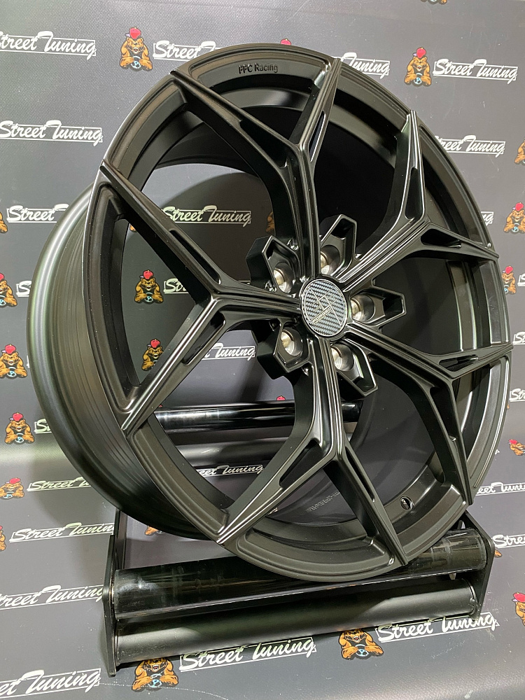 картинка Новые диски VAGE VF-X01 R18 J8 ET35 5X108 Black от магазина  StreetTuning