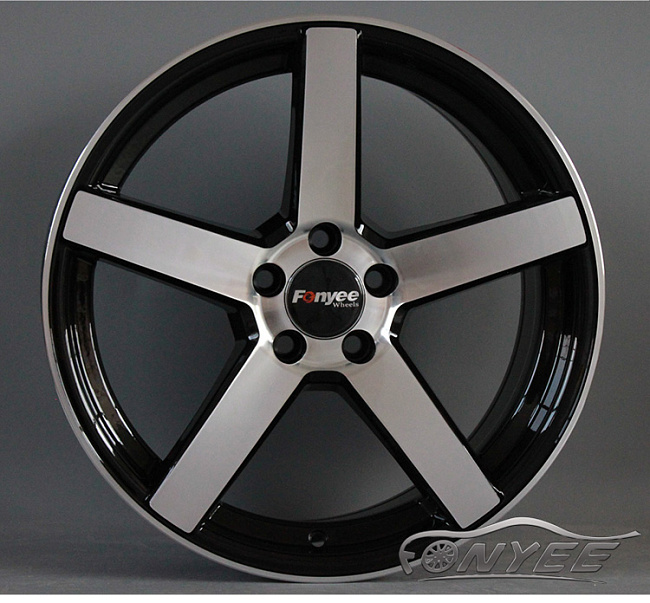 картинка Новые диски Vossen CV3 Replica R18 5X112 ET32 J8,5 черный глянец + серебро магазин  StreetTuning 