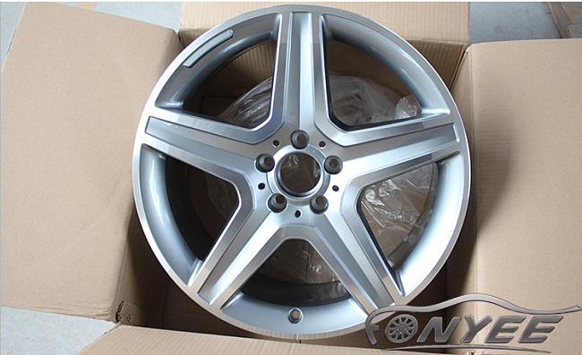 картинка Новые диски AMG w204 style 6 R19 5x112 ET44 J8 серебро + серый магазин  StreetTuning 