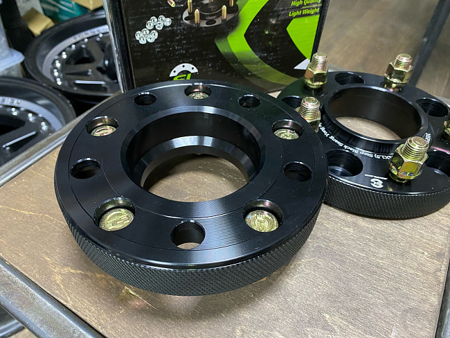 картинка Проставка Starleks 30 мм 5x130 цо 84.1 шпилечная M14x1,5 магазин  StreetTuning 