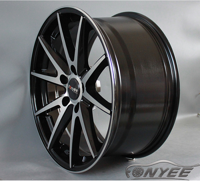 картинка Новые диски Vossen VFS1 Replica R18 5X120 ET35 J9,5 черный глянец + серебро магазин  StreetTuning 