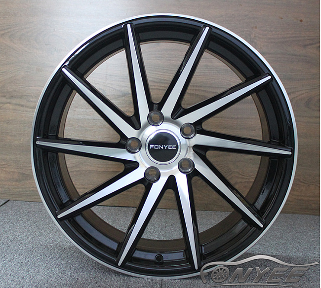 картинка Новые диски Vossen CVT-R Replica R18 5X114,3 ET40 J8,5 черный глянец + серебро магазин  StreetTuning 