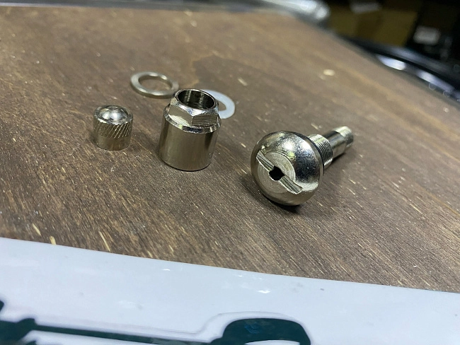 картинка Ниппель (вентиль) для колес, разборный MS525CR, цвет хром магазин  StreetTuning 