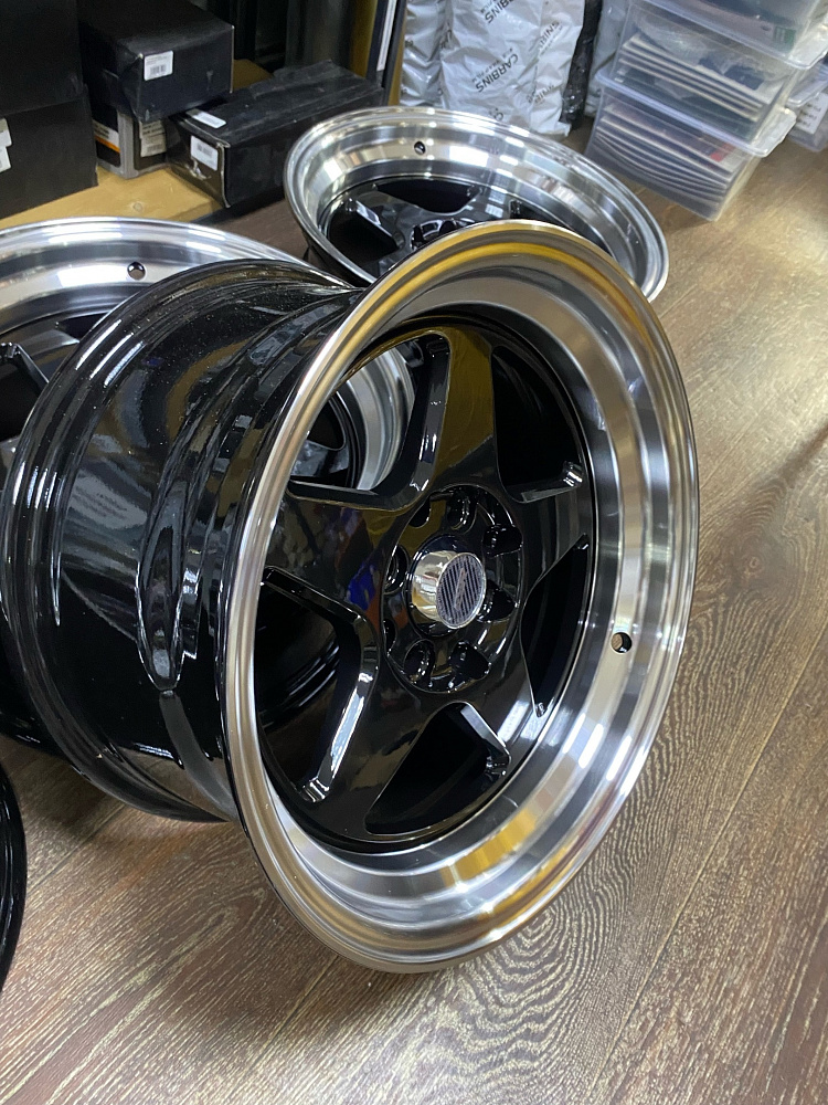 картинка Новые диски ESR R15 J8,25 ET20 4x100/4x114.3, черные от магазина  StreetTuning