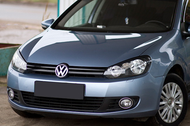 картинка Volkswagen  Golf VI 2009-2012 Накладки на передние фары (реснички) компл.-2 шт. магазин  StreetTuning 