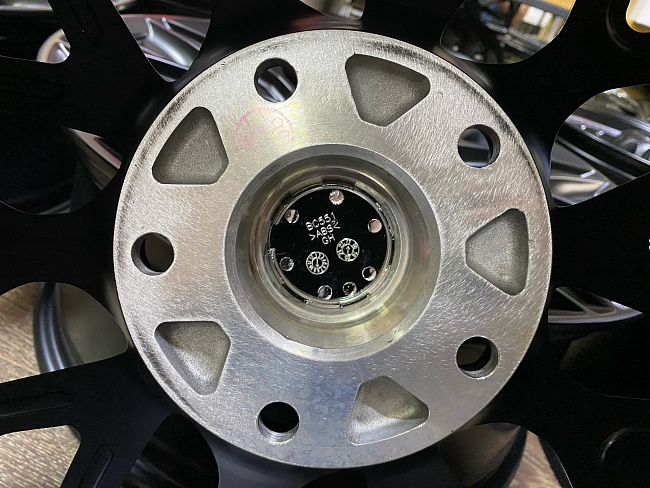 картинка Новые HRE P200 Replika R20 J8,5 ET45 5X130 черные магазин  StreetTuning 