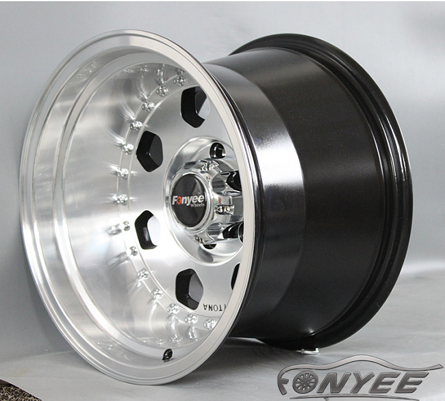 картинка Новые диски Daytona R15 5х114,3 ET-44 J10 серебристые магазин  StreetTuning 