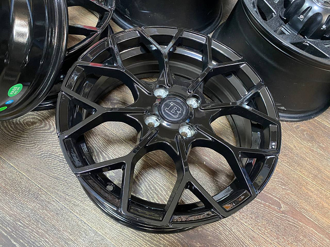 картинка Новые диски для Smart R16 4X100 ET42 J6 черный глянец магазин  StreetTuning 