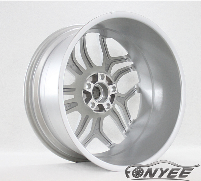 картинка Новые диски Range Rover Evoque Wheels R20 5x120 ET45 J9,5 серебро магазин  StreetTuning 