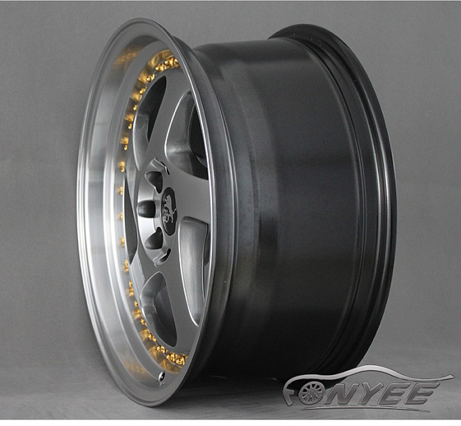картинка Новые диски Rotiform TMB Flat R17 4х114,3/100 ET30 J8 Серебро + золотистые болтики магазин  StreetTuning 