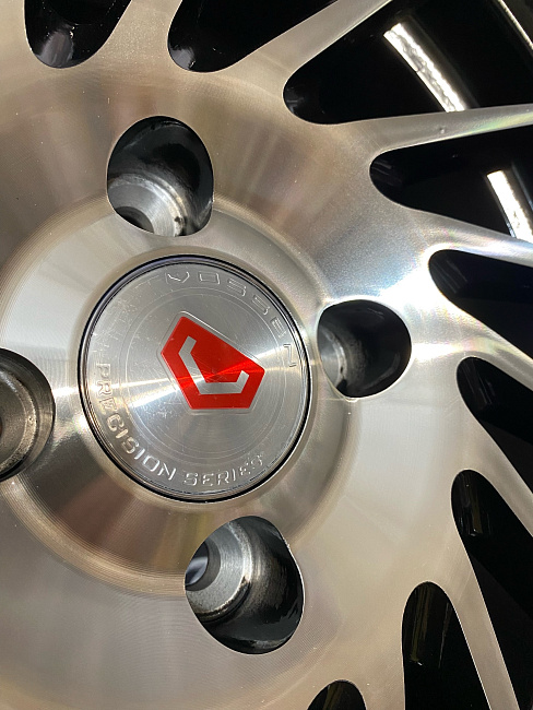 картинка Новые диски Vossen вертушки R15 J6.5 ET30 4X100, Silver+Black магазин  StreetTuning 