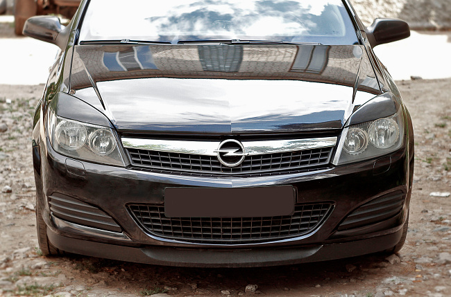 картинка Opel Astra (универсал) 2006—2012  Накладки на передние фары (реснички) компл.-2 шт. магазин  StreetTuning 
