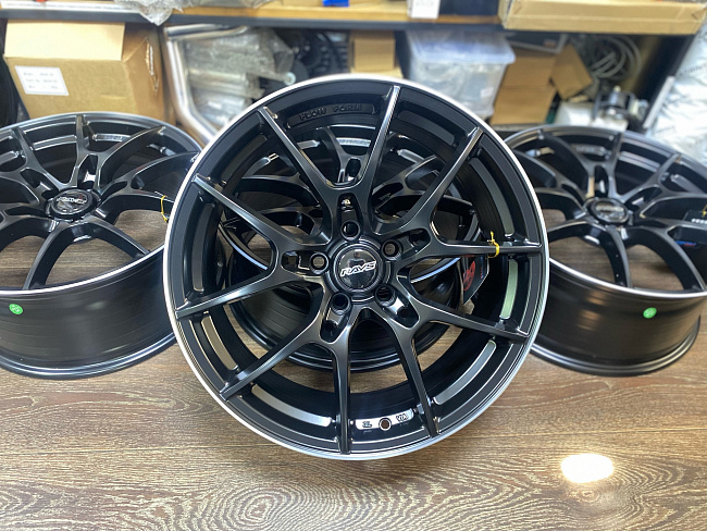 картинка Новые диски RAYS G025 R18 J8 ET38 5X108, черные матовые магазин  StreetTuning 