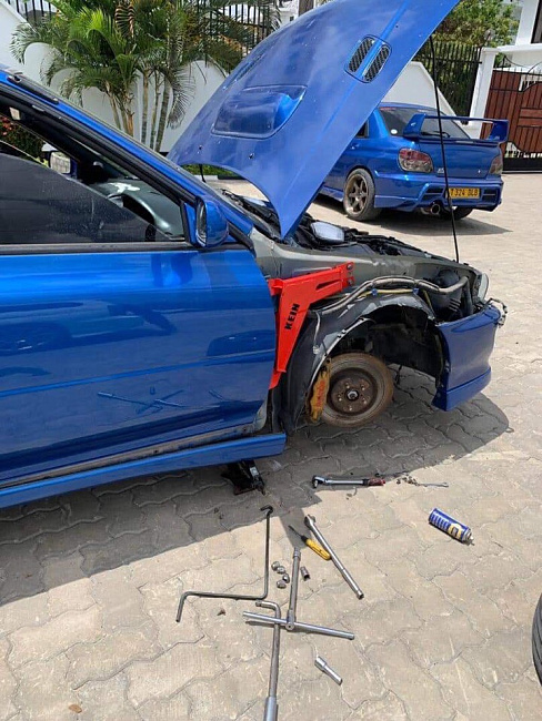 картинка Комплект усилителей (2 распорки) под переднее крыло для Subaru Impreza 92-00 магазин  StreetTuning 