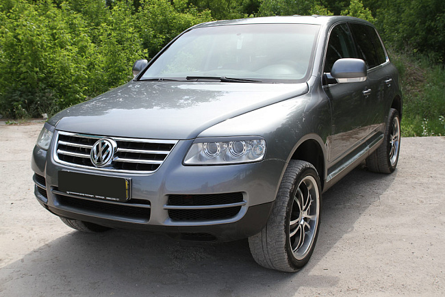 картинка Volkswagen  Touareg 2002—2006 Накладки на передние фары (реснички) компл.-2 шт. магазин  StreetTuning 