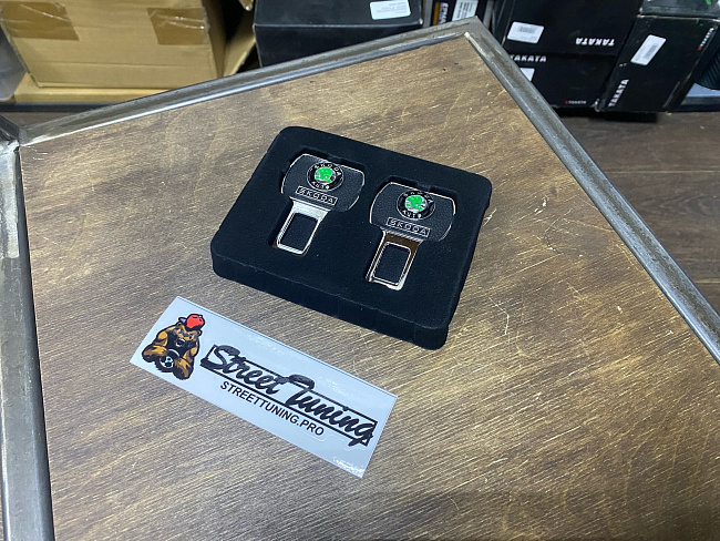 картинка Обманки "заглушки" в ремень безопасности Skoda -2 шт магазин  StreetTuning 