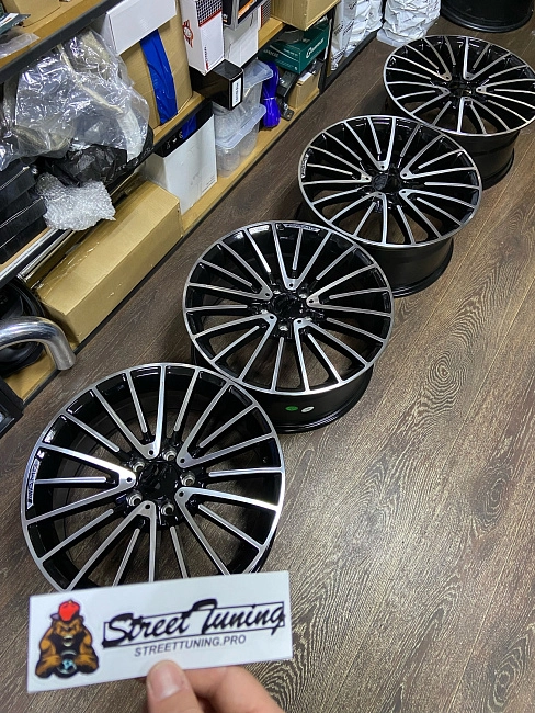 картинка Новые диски SL148 для Mercedes R18 J8 ET45 5X112 черные + серебро магазин  StreetTuning 