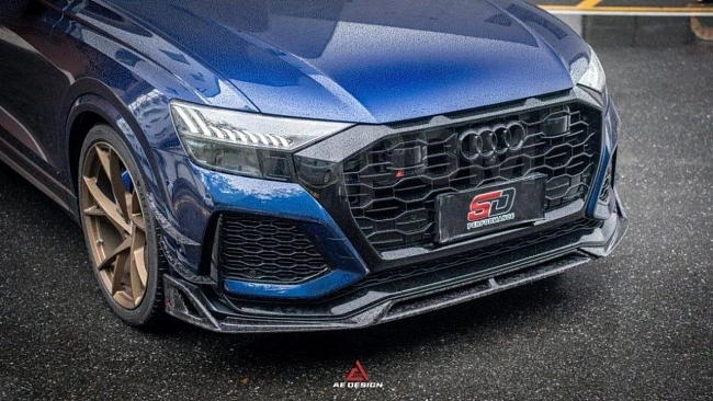 картинка Сплиттер (губа) на передний бампер для Audi RSQ8 2021 , карбон глянец магазин  StreetTuning 