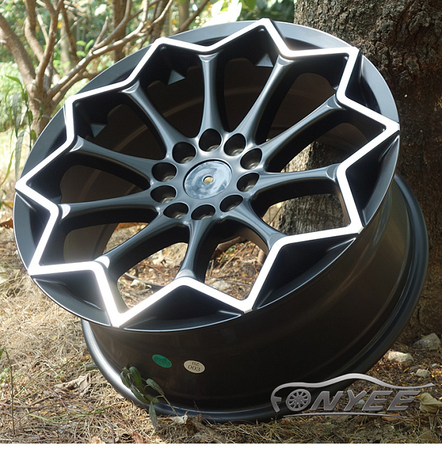 картинка Новые диски B-tiger R17 4X100/4X114,3 ET35 J7,5 черный мат магазин  StreetTuning 