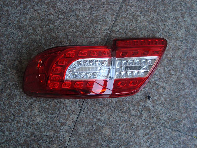 картинка Задние фонари для Toyota Corolla 2011-2013 г прозрачные магазин  StreetTuning 