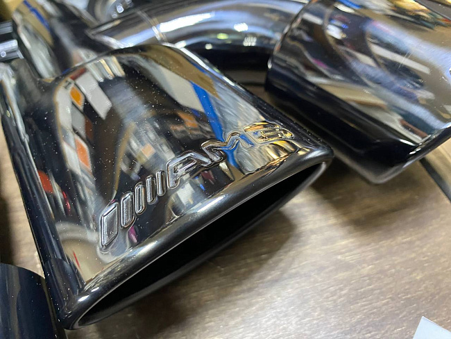 картинка Насадки на глушитель AMG для Mercedes , универсальные, Hyper Black магазин  StreetTuning 