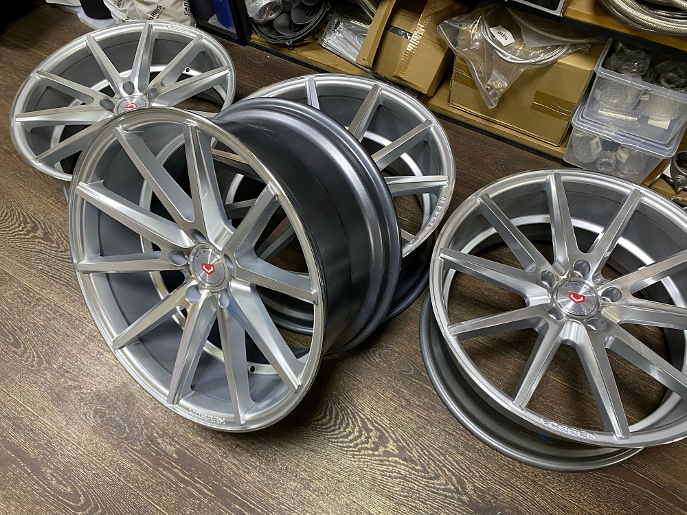картинка Новые диски Vossen VFS1 разноширокие R19 J8.5/J9,5 ET35 5X114,3 от магазина  StreetTuning
