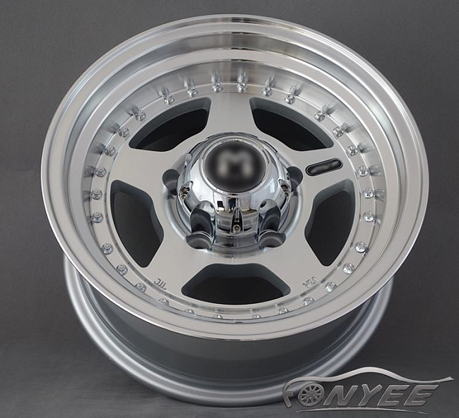 картинка Новые диски MVF-955 R15 5X114,3 ET-10 J7 серебро + серебристые болтики магазин  StreetTuning 