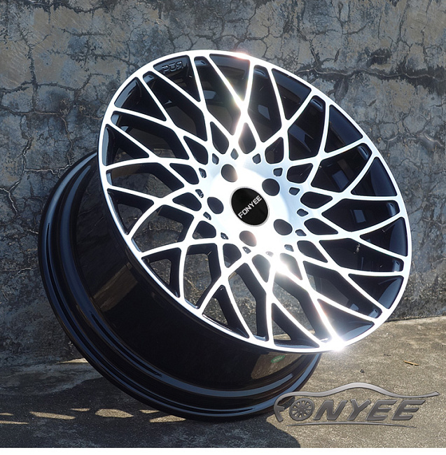 картинка Новые диски Dibite R18 5x114,3 ET35 J8,5 черные + серебро магазин  StreetTuning 