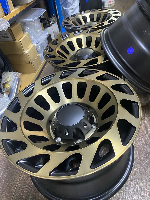 картинка Новые диски Black Rhino Madness R15 J8 ET (-10) 6X139.7 ЦО 108 магазин  StreetTuning 