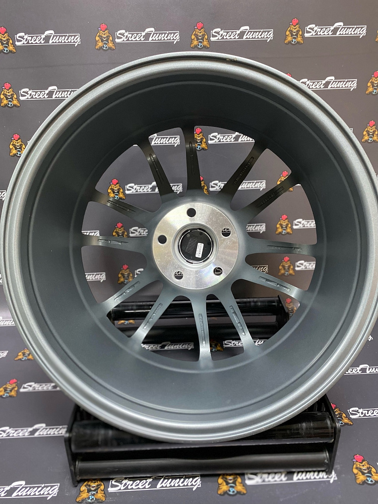картинка Новые диски RAYS Gram Lights 57 Xtreme R18 J8.5 ET33 5x114.3 Gunmetal от магазина  StreetTuning