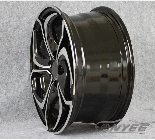 картинка Новые диски Vossen R15 4х100 J6,5 ET35 серебро + черный глянец магазин  StreetTuning 