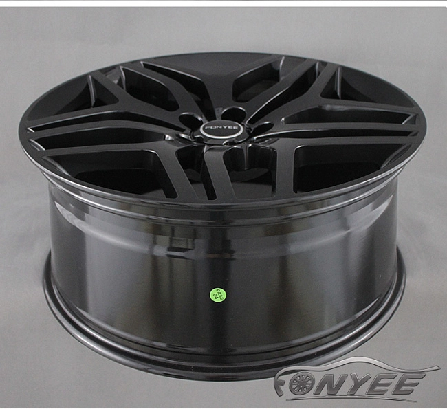 картинка Новые диски Range Rover Evoque Wheels R20 5x108 ET45 J8,5 черный глянец магазин  StreetTuning 