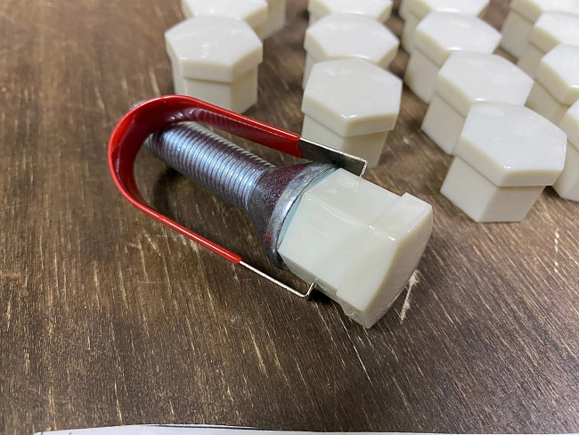 картинка Декоративные колпачки для колесных гаек и болтов под 21й ключ, белые магазин  StreetTuning 