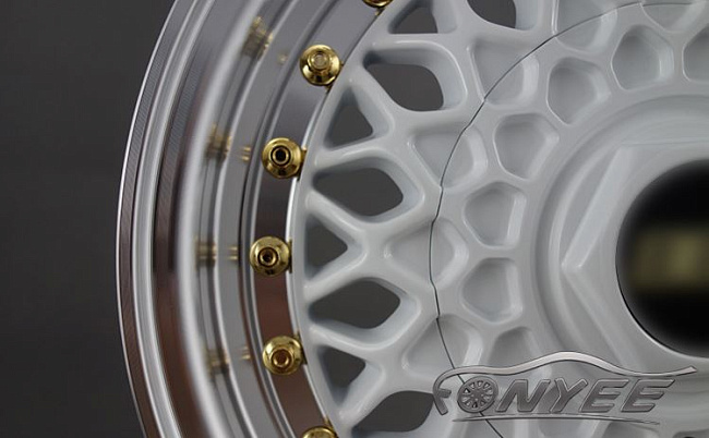 картинка Новые диски BBS RS R13 4X100/4X114,3 ET25 J6 белый глянец + золотистые болтики магазин  StreetTuning 