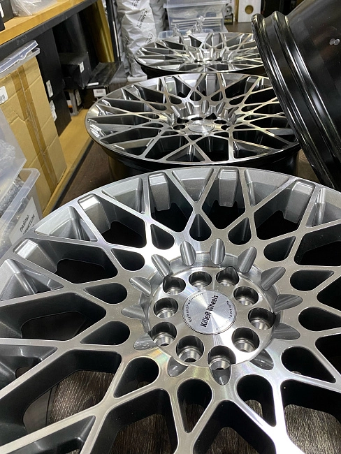 картинка Новые диски Rotiform BLQ Style R18 J8.5 ET35 5x100/5x114.3 магазин  StreetTuning 