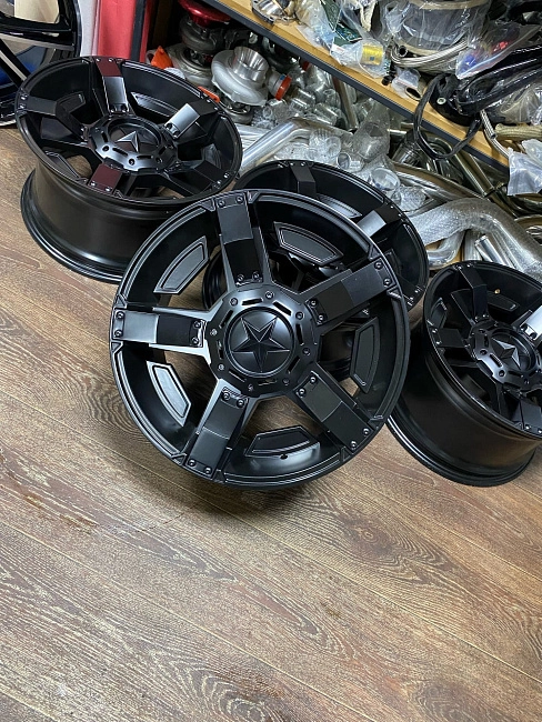картинка Новые диски KMC XD Rockstar Series 2 R17 J9 ET0 6X139.7/135 магазин  StreetTuning 