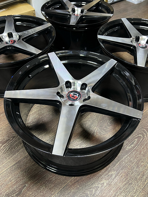 картинка Новые диски CURVA R19 J8.5 ET35 5X114.3 серебро + черный магазин  StreetTuning 