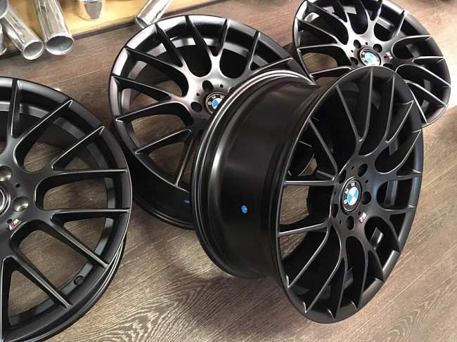 картинка Разноширокие диски BMW M R19 J8.5/J9.5 ET35 5X120 черные матовые магазин  StreetTuning 