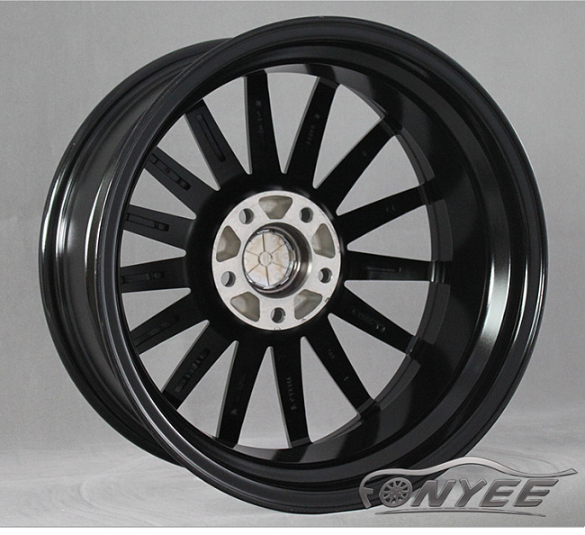 картинка Новые диски Vossen VFS2 Replica R17 5X114,3 ET40 J7,5 черный глянец + красный магазин  StreetTuning 