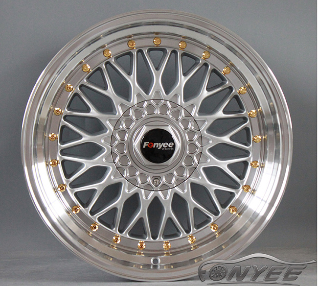 картинка Новые диски BBS RS R18 5X100/5X112 ET35 J8 серебро + золотистые болтики магазин  StreetTuning 