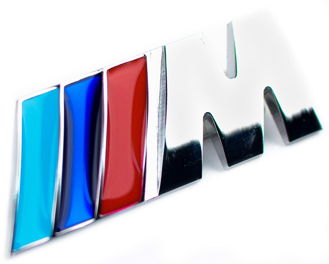 картинка Шильдик в решетку радиатора с логотипом "BMW M" магазин  StreetTuning 