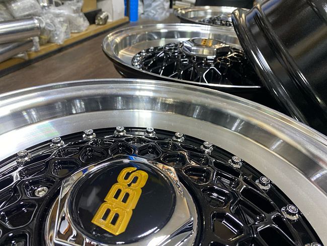 картинка Новые диски BBS RS R14 J6,5 ET25 4x100/4x114.3 черные с серебром магазин  StreetTuning 