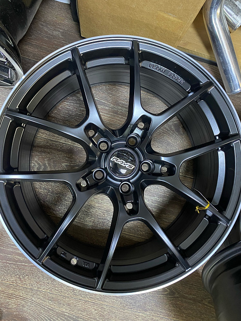 картинка Новые диски RAYS G025 R18 J8 ET38 5X108, черные матовые магазин  StreetTuning 