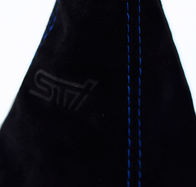 картинка Чехол на КПП Subaru STI, универсальный. Замша, синяя строчка магазин  StreetTuning 